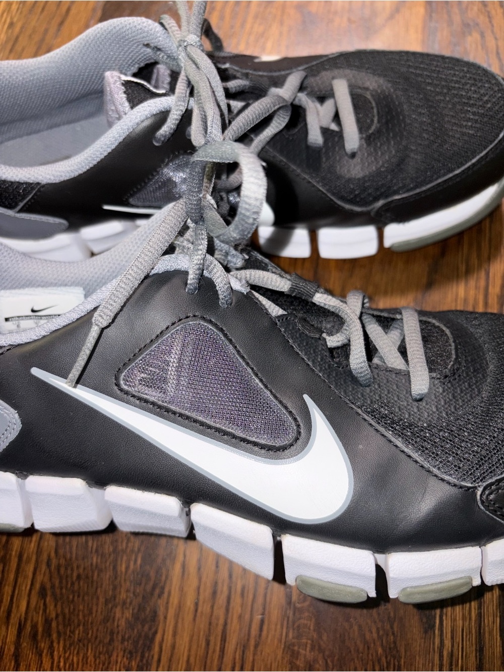 Men's US 8 Nike Flex Show TR 2
Athletic Shoes Black White Gray 610226-001